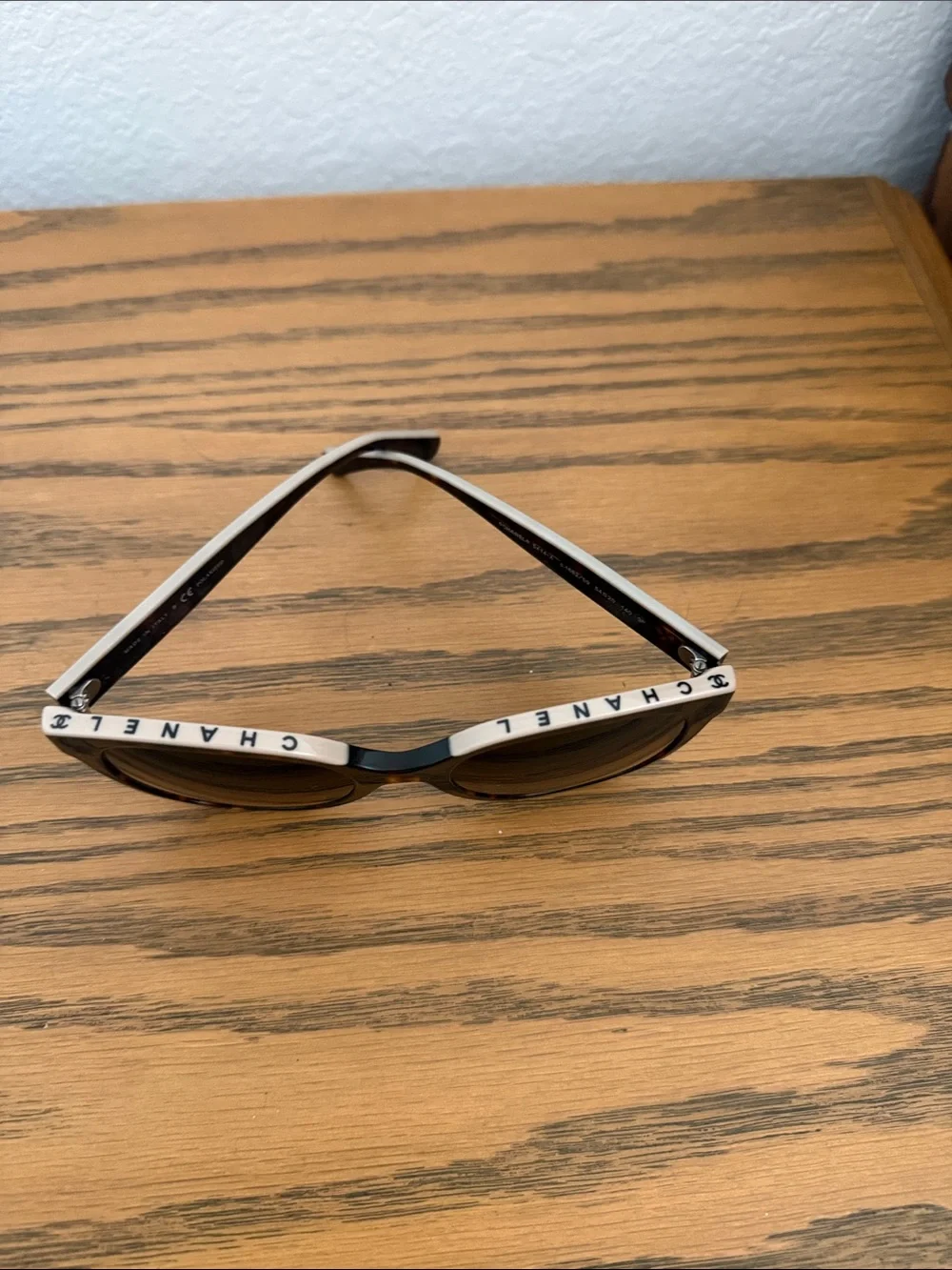 CHANEL stylish tortoiseshell